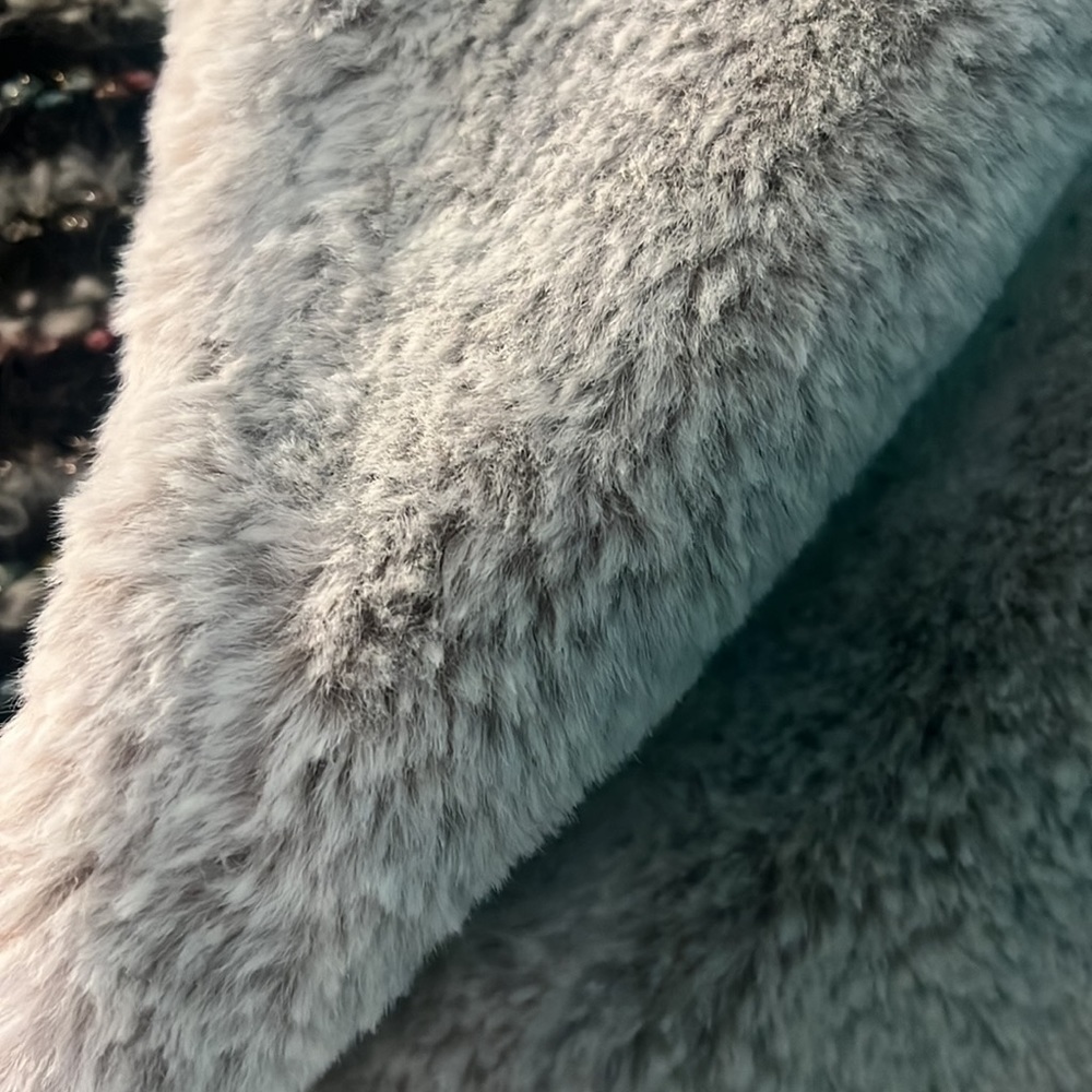 Super soft Infinity Scarf reversible, plush tan faux fur & black w/multicolor - Picture 4 of 5